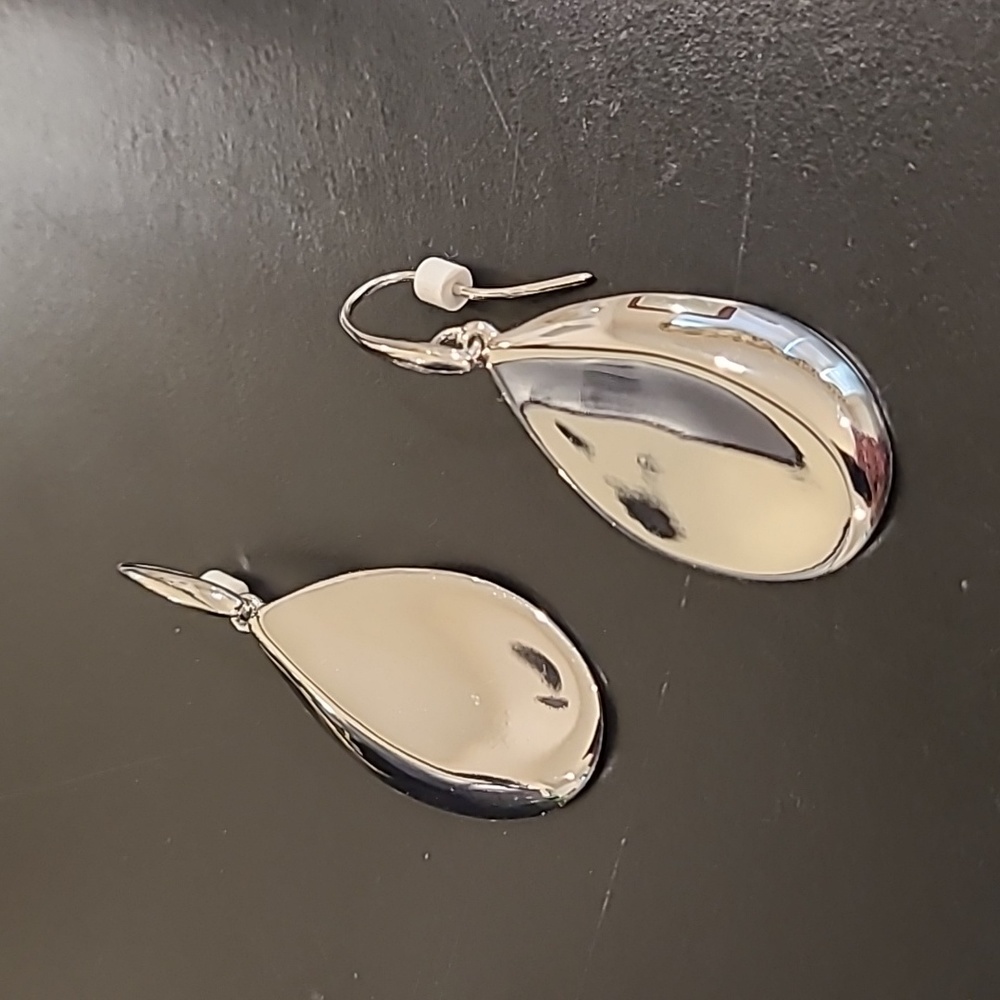 Silver Tone Teardrop Earings